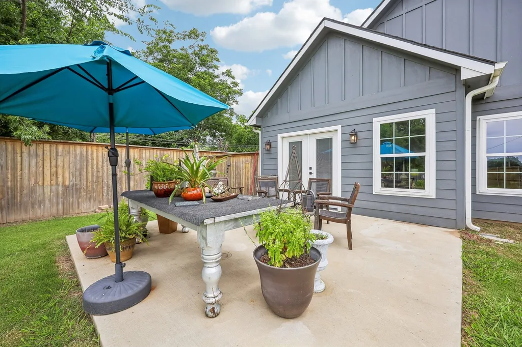 116 E Bexar Street Mabank TX 75147