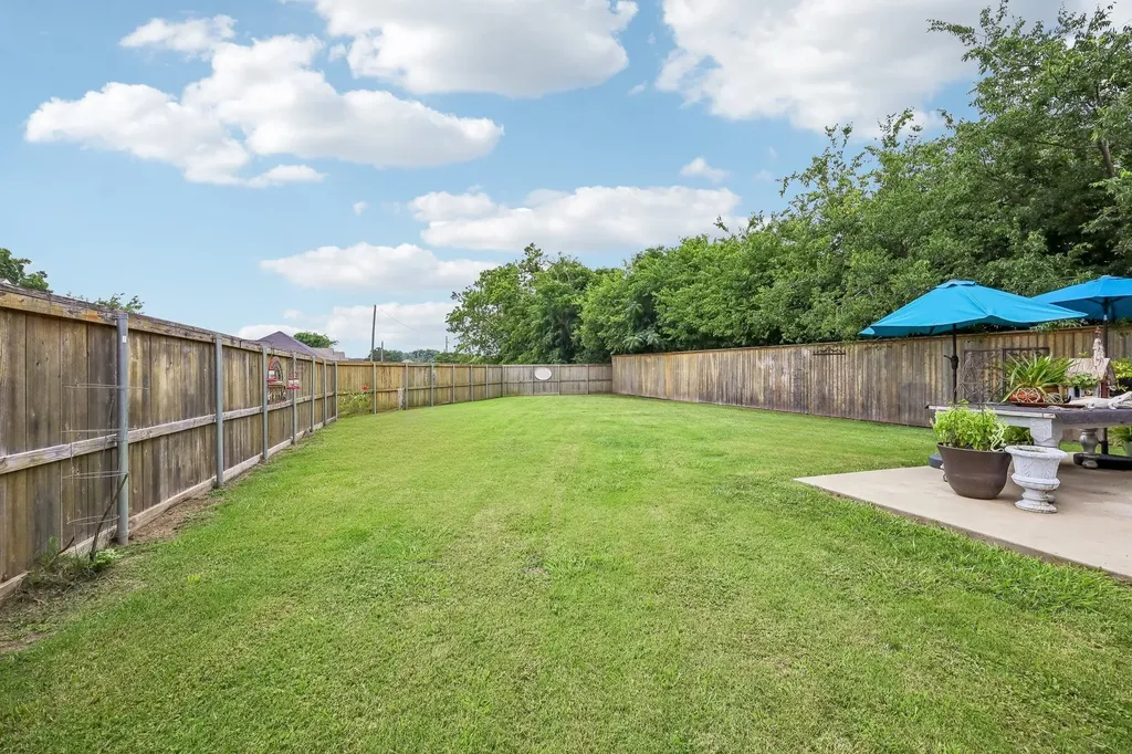 116 E Bexar Street Mabank TX 75147