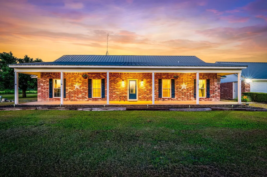 314 Jackson Heights Lorena TX 76655