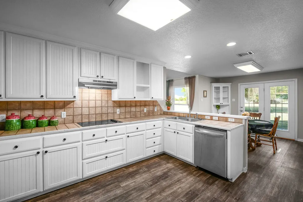 314 Jackson Heights Lorena TX 76655