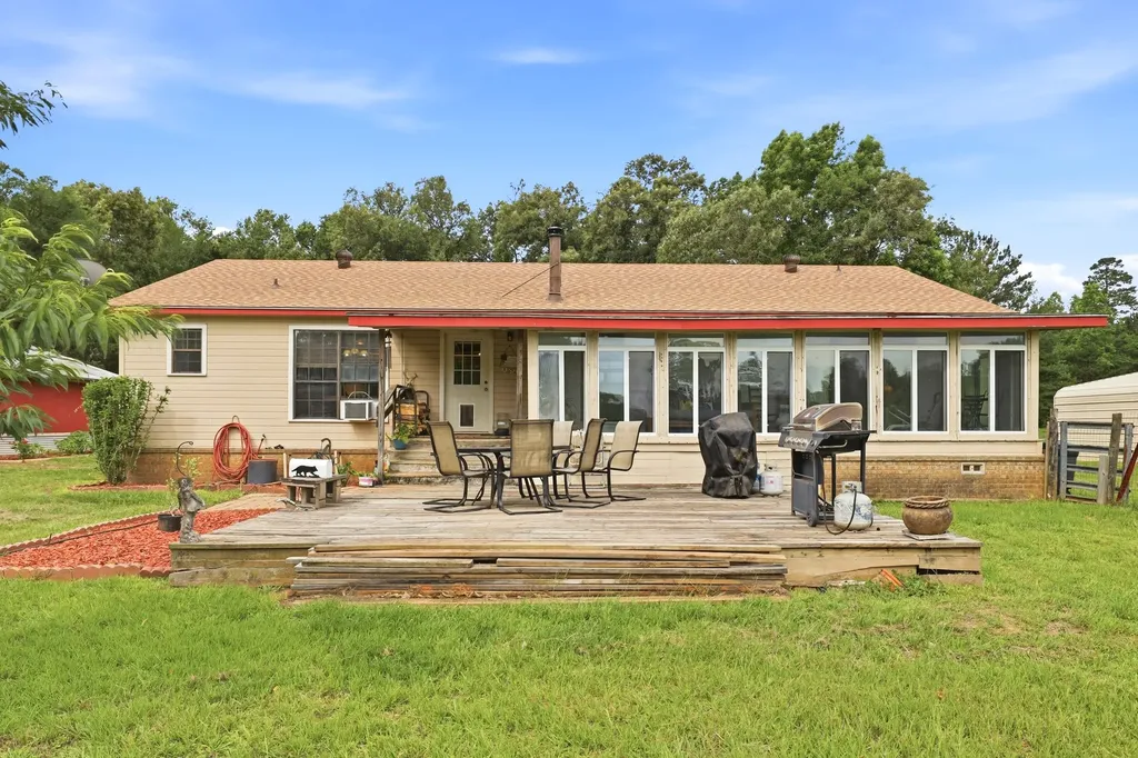 1211 An County Road 153 Palestine TX 75801