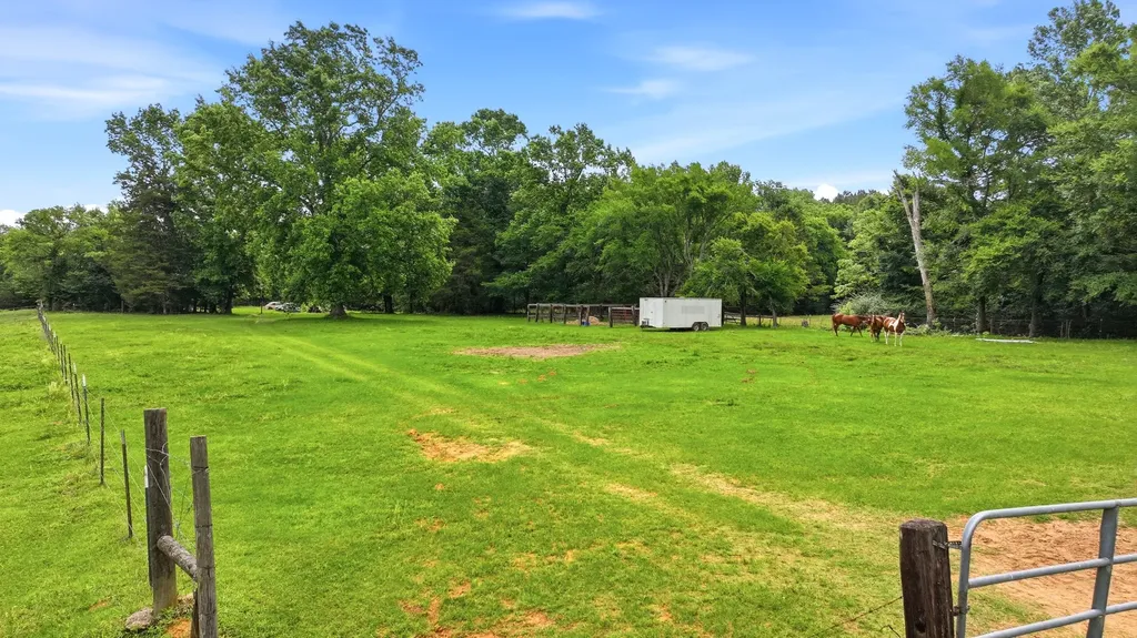 1211 An County Road 153 Palestine TX 75801