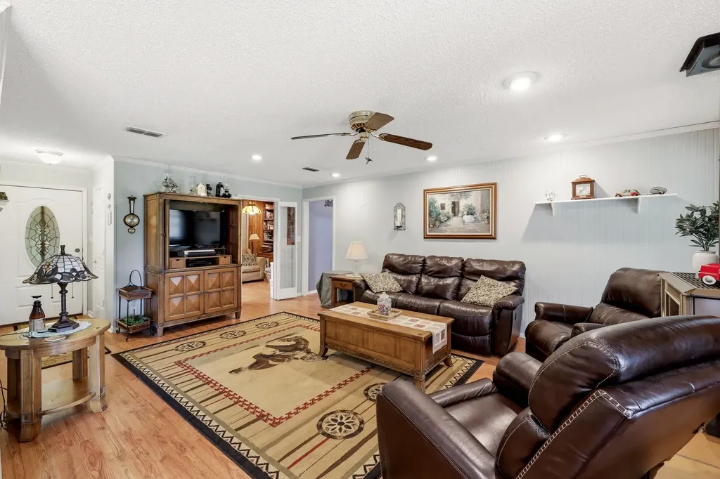 1211 An County Road 153 Palestine TX 75801