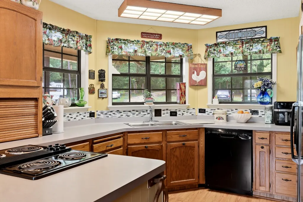 1211 An County Road 153 Palestine TX 75801