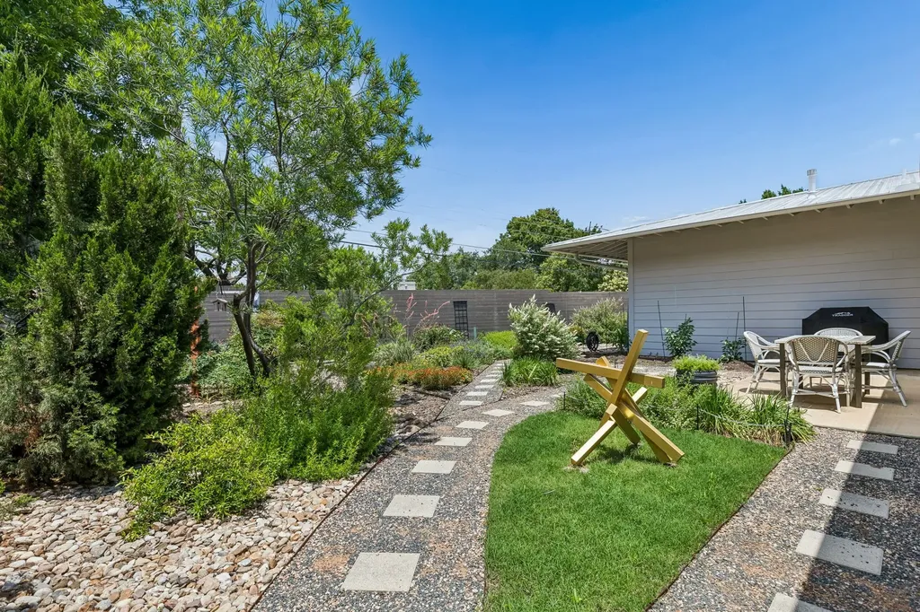 11057 Mandalay Drive Dallas TX 75228