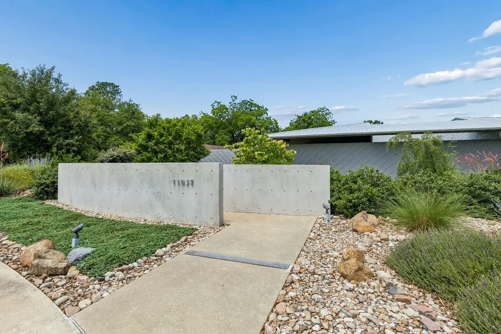 11057 Mandalay Drive Dallas TX 75228