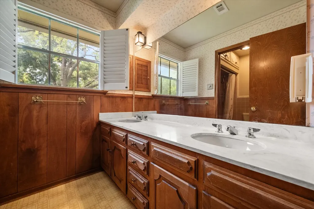 10111 Estate Lane Dallas TX 75238