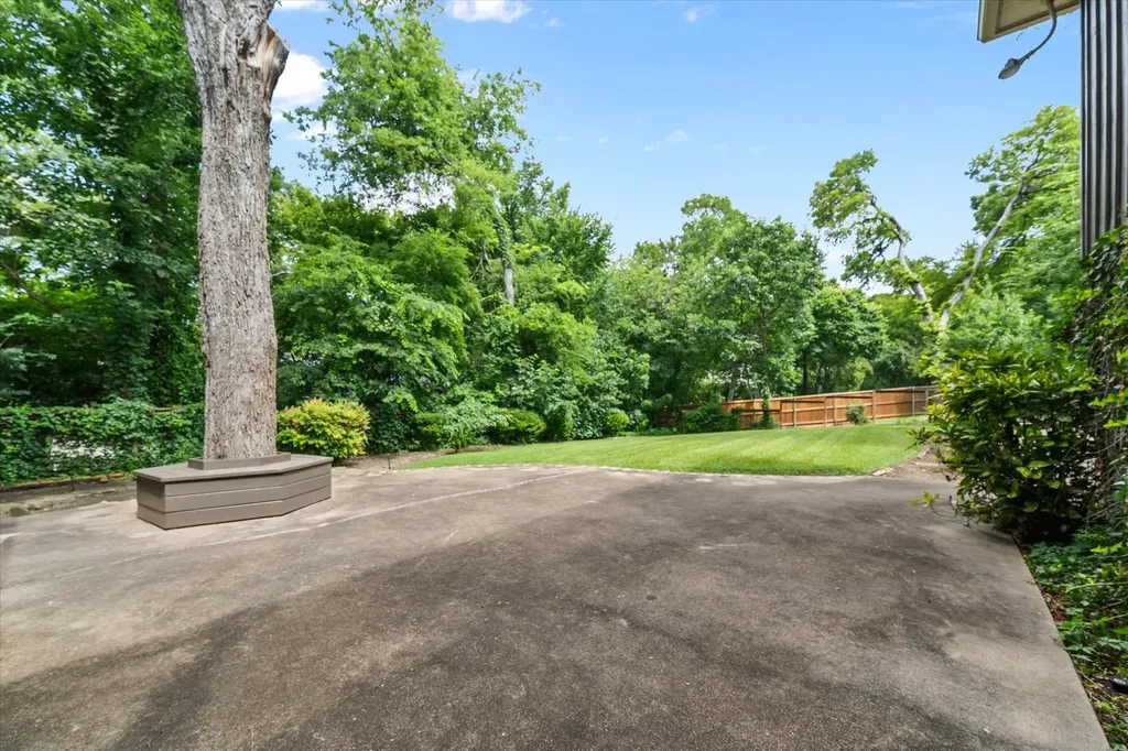 10111 Estate Lane Dallas TX 75238