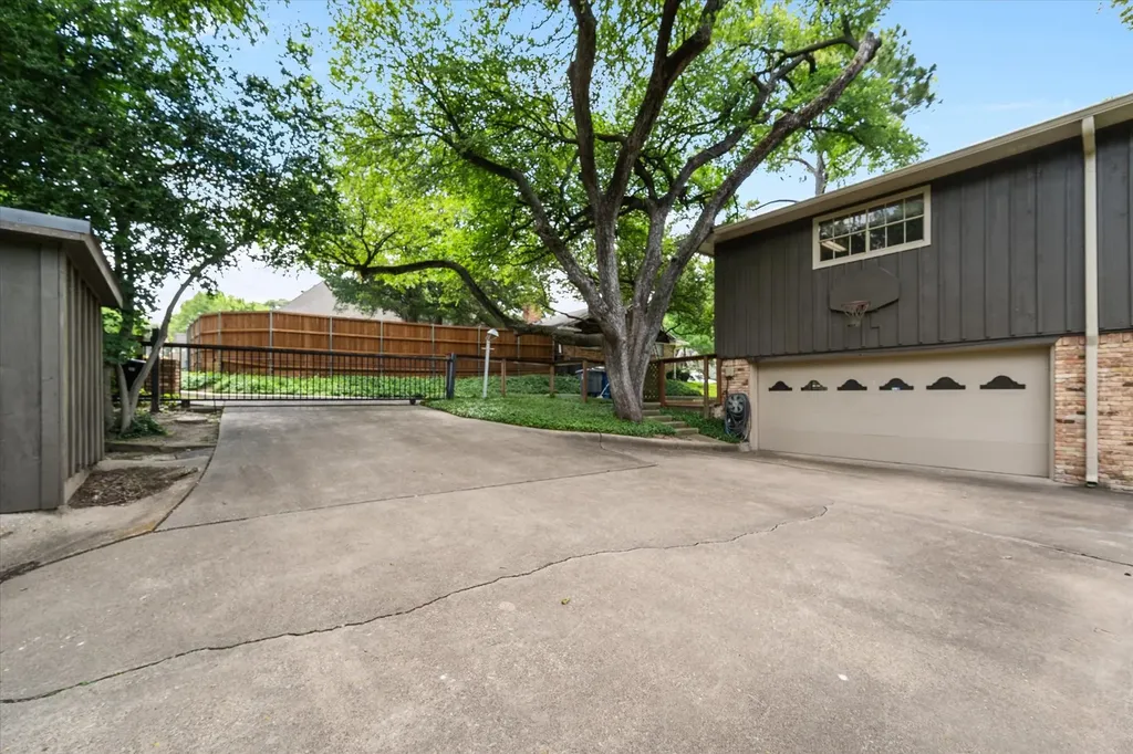 10111 Estate Lane Dallas TX 75238