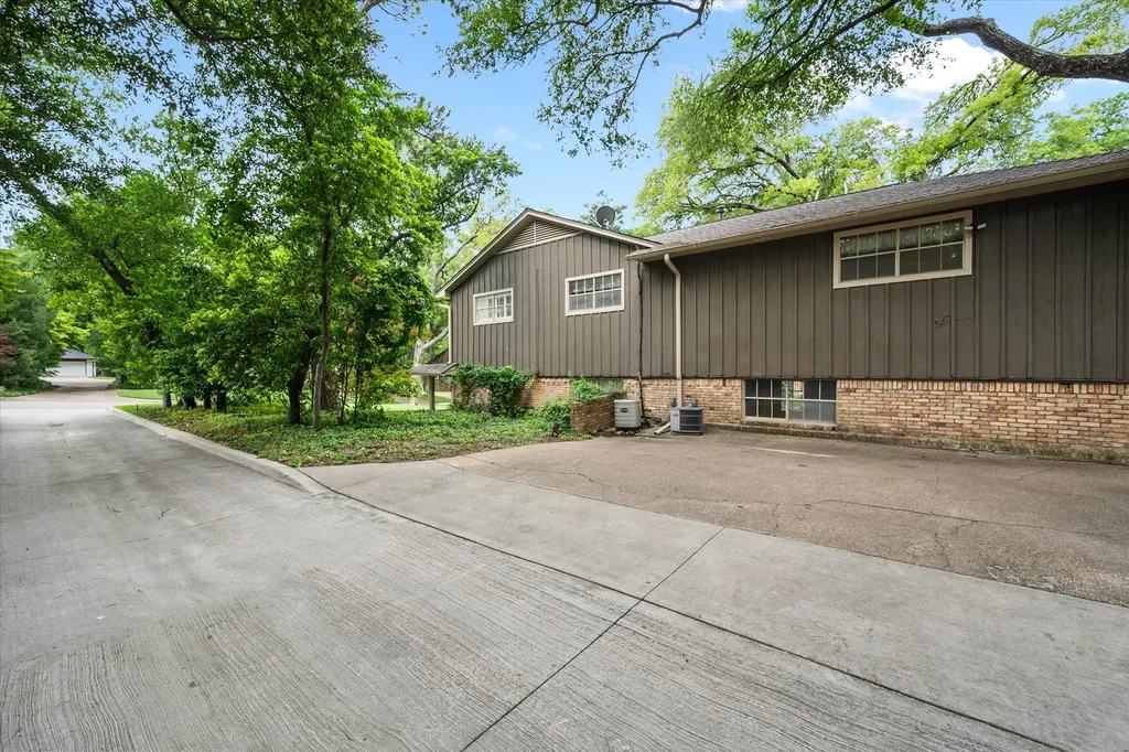 10111 Estate Lane Dallas TX 75238