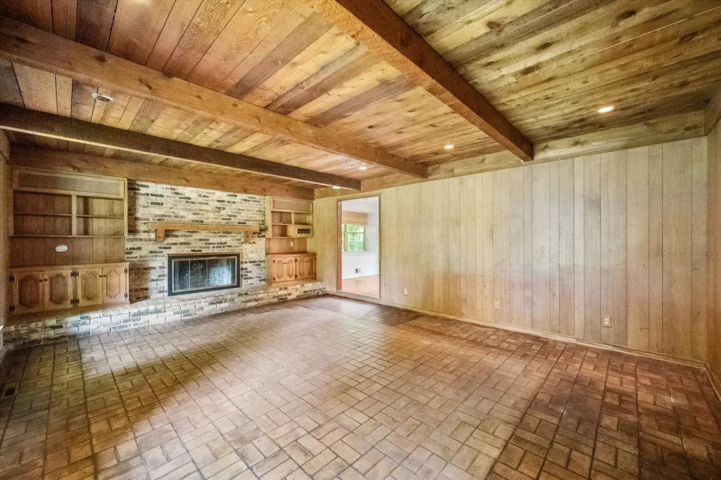 10111 Estate Lane Dallas TX 75238