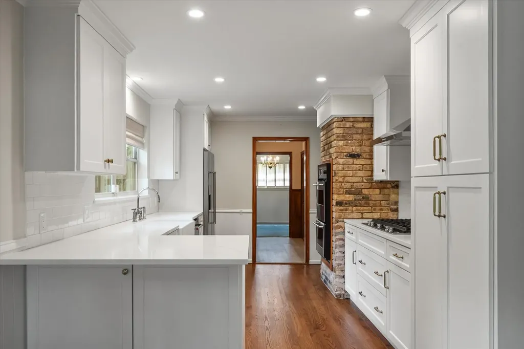 10111 Estate Lane Dallas TX 75238