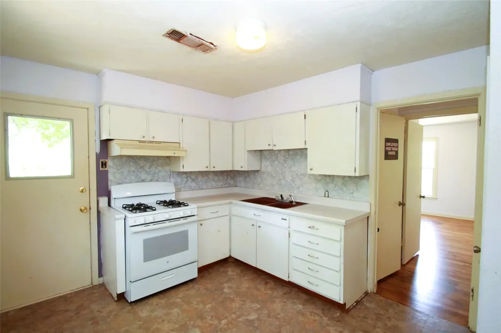 808 Emery Street Denton TX 76201