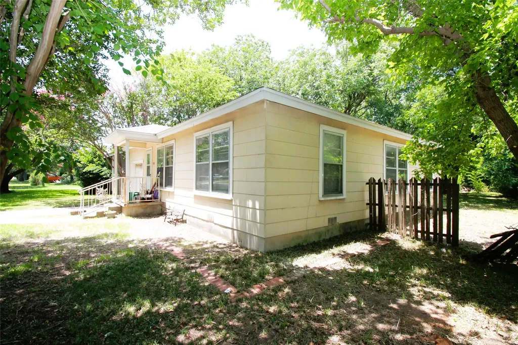 808 Emery Street Denton TX 76201