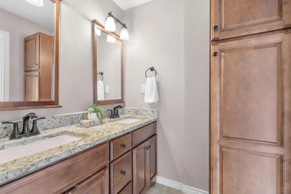 410 Simmons Road Double Oak TX 75077