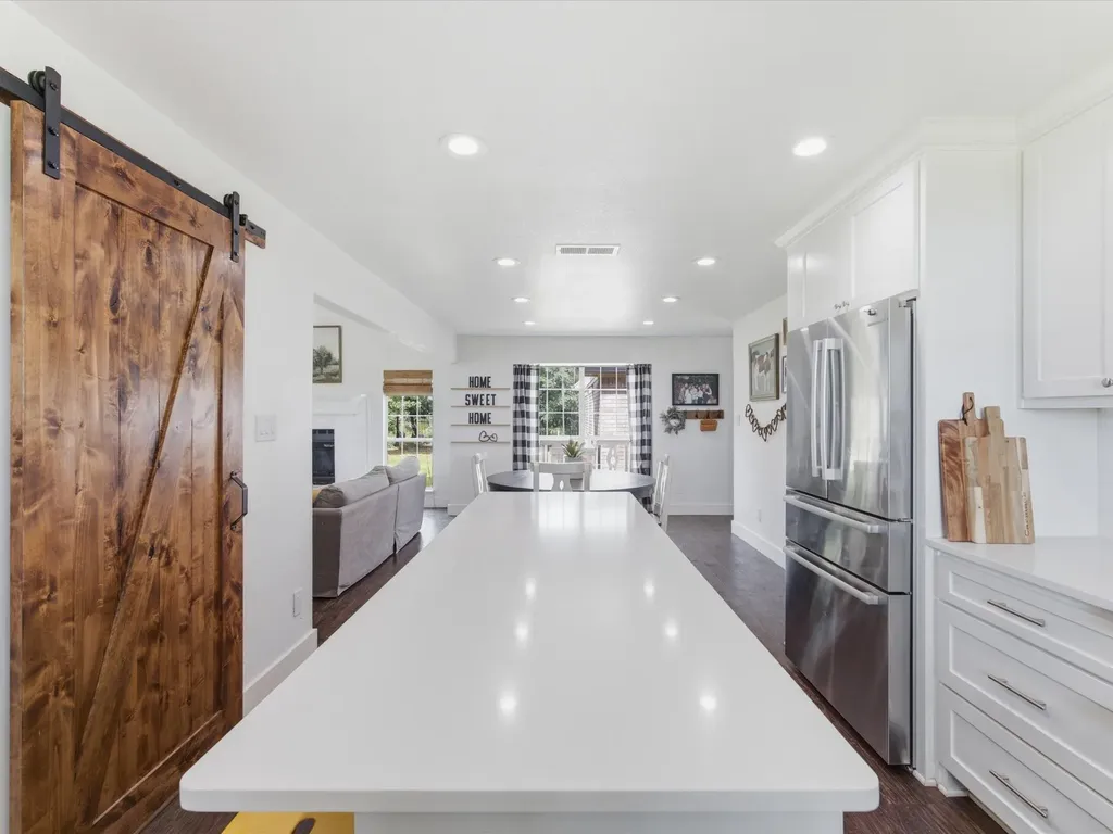 210 County Road 2696 Alvord TX 76225