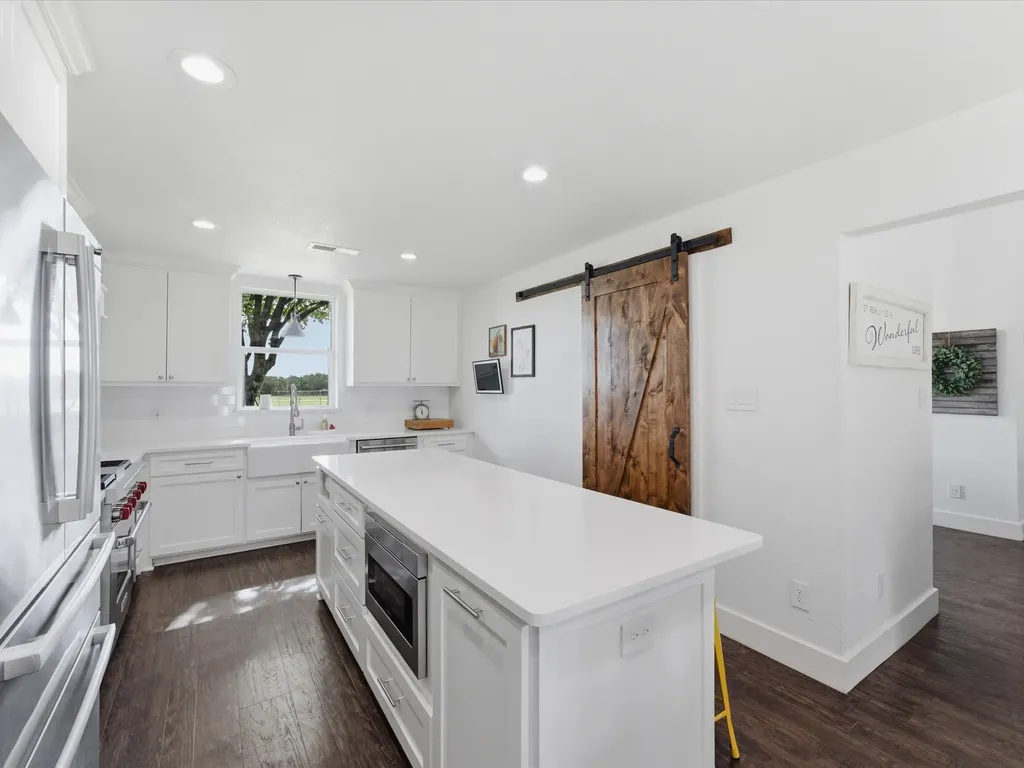 210 County Road 2696 Alvord TX 76225