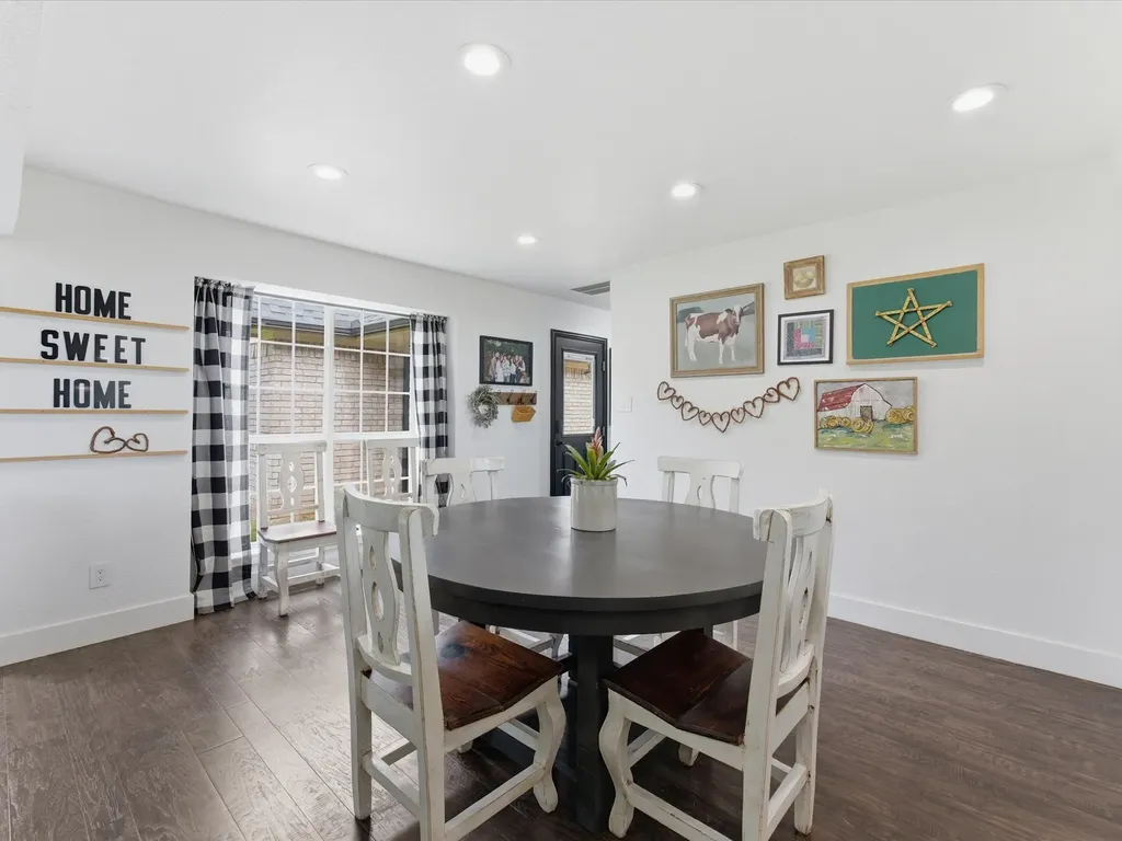 210 County Road 2696 Alvord TX 76225