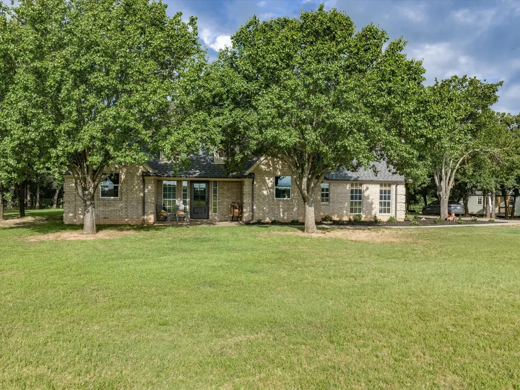 210 County Road 2696 Alvord TX 76225