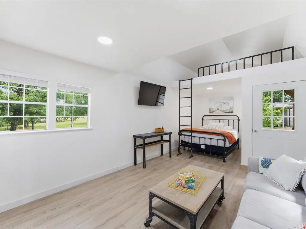 210 County Road 2696 Alvord TX 76225