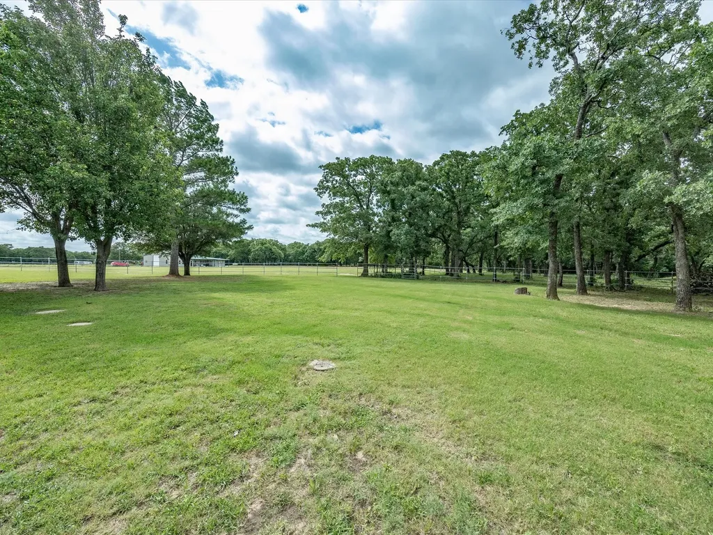 210 County Road 2696 Alvord TX 76225
