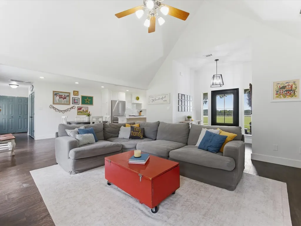 210 County Road 2696 Alvord TX 76225