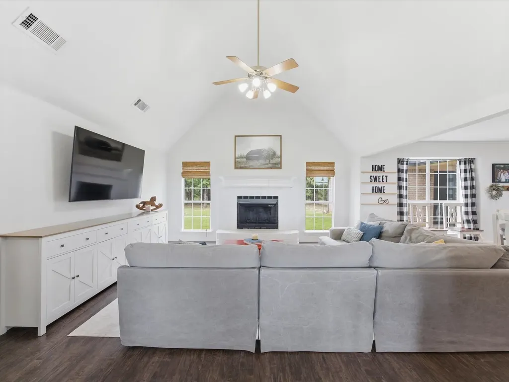 210 County Road 2696 Alvord TX 76225