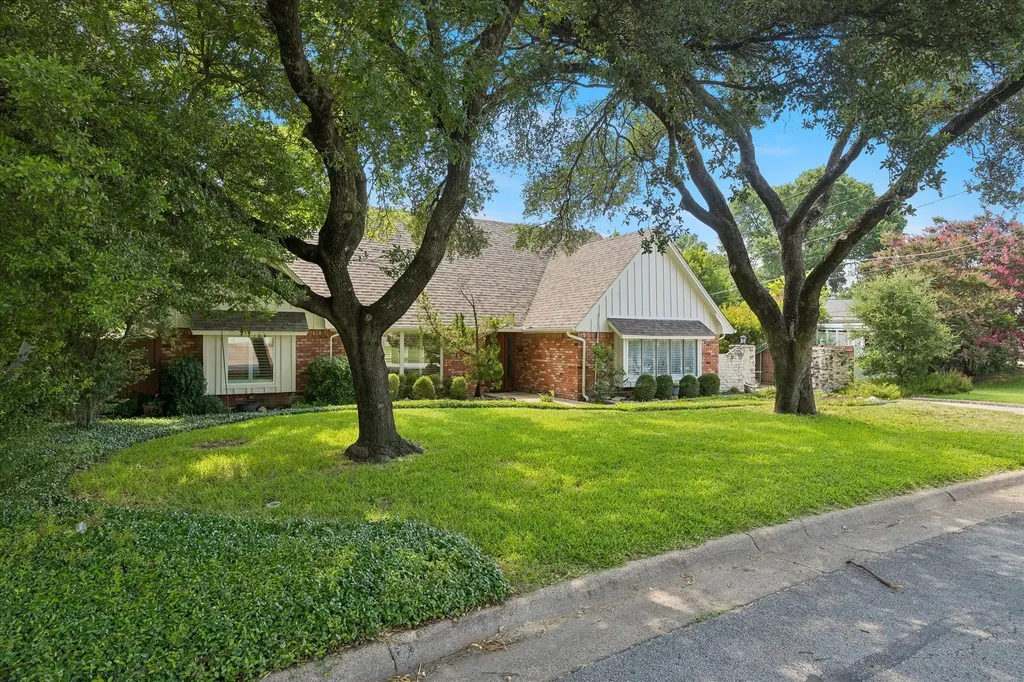 4204 Biscayne Drive Haltom City TX 76117