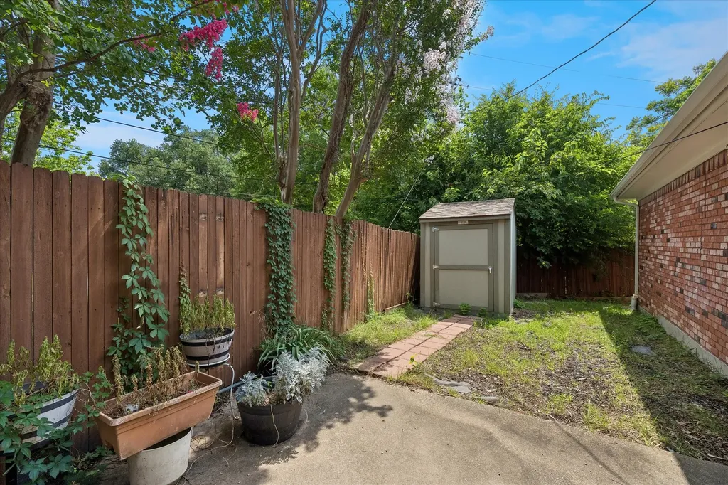 4204 Biscayne Drive Haltom City TX 76117