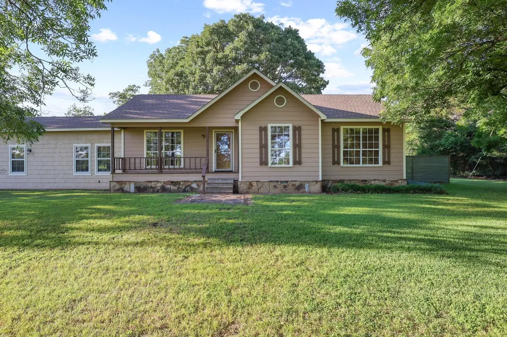 1045 Middle Road Denison TX 75021