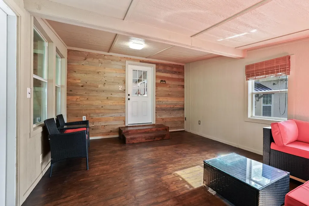 1045 Middle Road Denison TX 75021