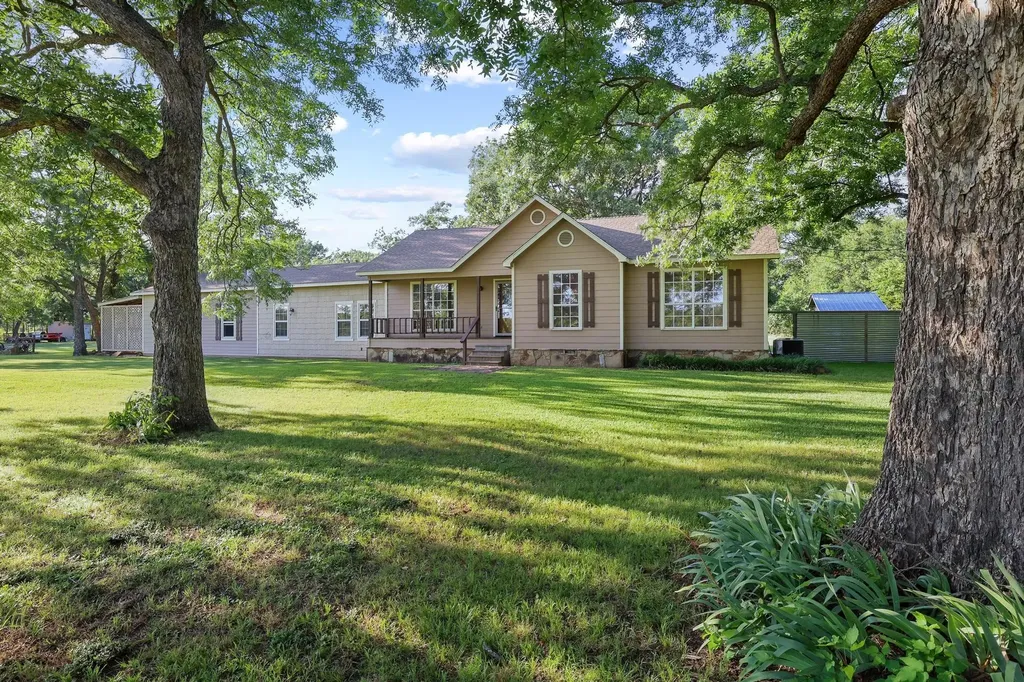 1045 Middle Road Denison TX 75021