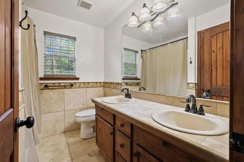 1045 Middle Road Denison TX 75021