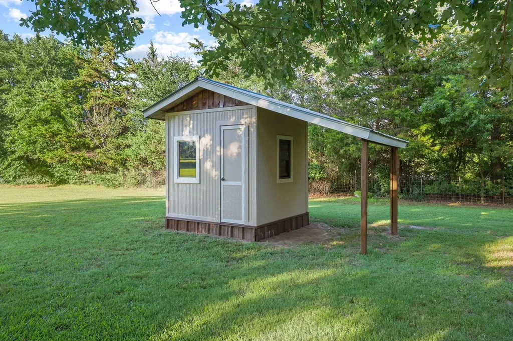 1045 Middle Road Denison TX 75021