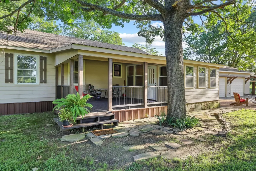 1045 Middle Road Denison TX 75021