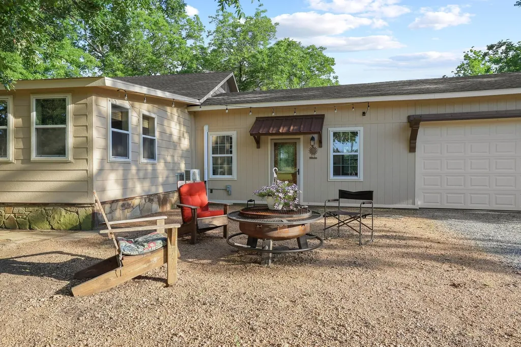 1045 Middle Road Denison TX 75021