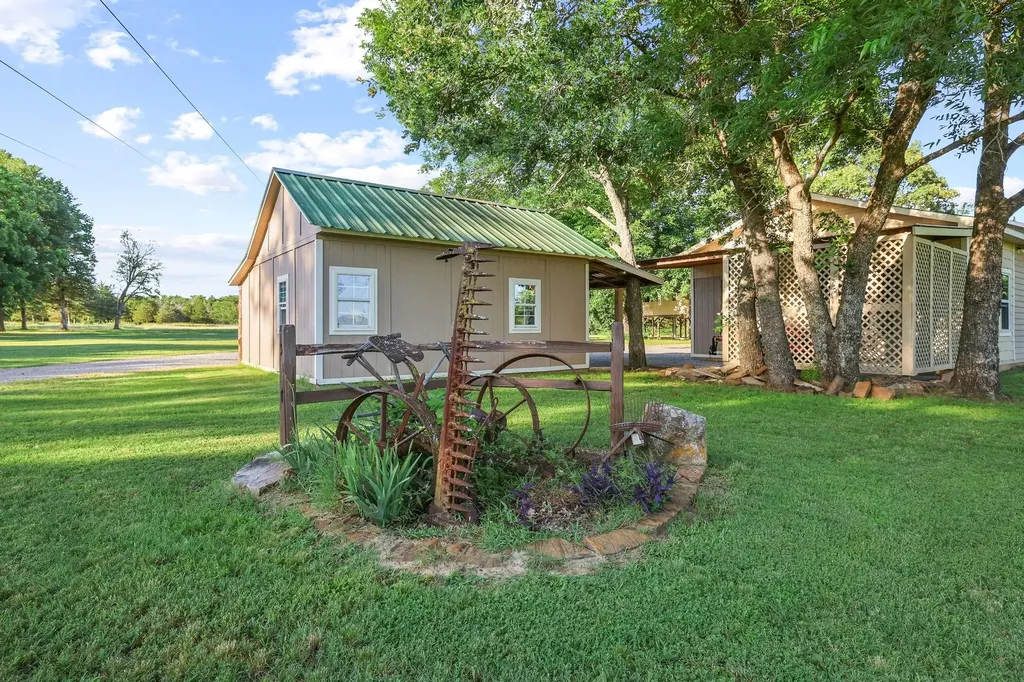 1045 Middle Road Denison TX 75021