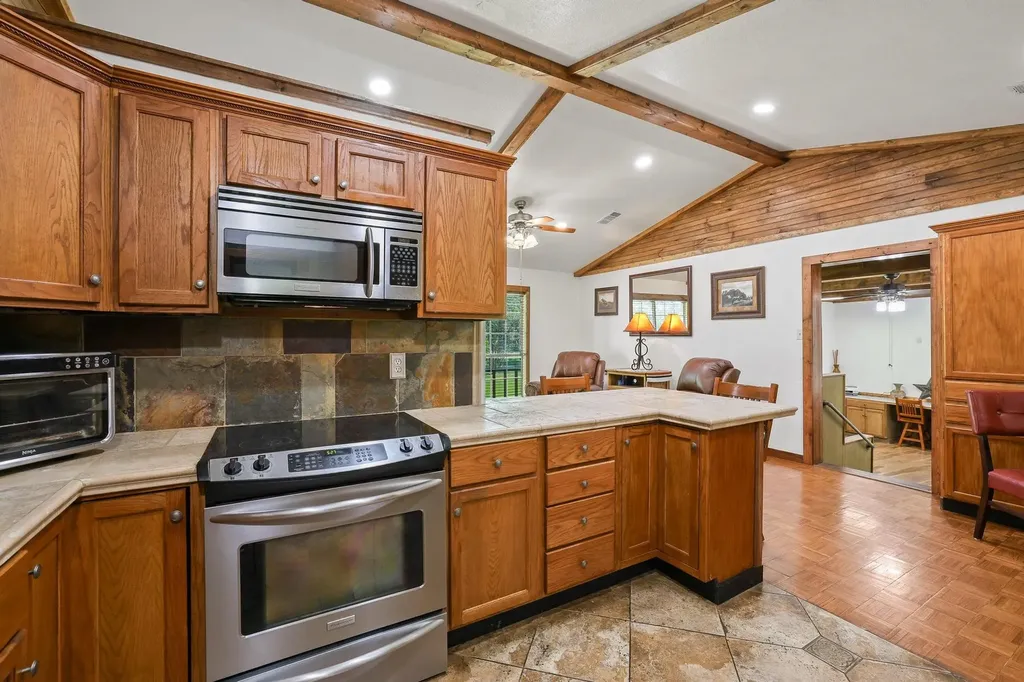 1045 Middle Road Denison TX 75021