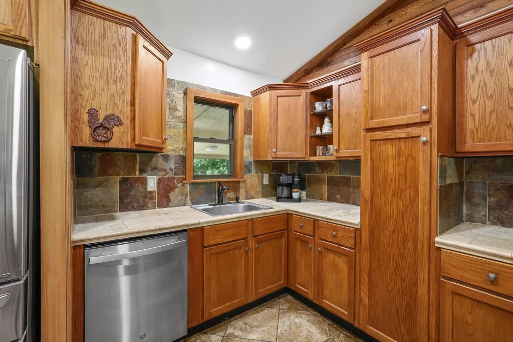 1045 Middle Road Denison TX 75021