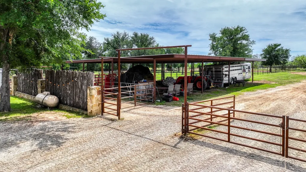 1060 Young Bend Road Brock TX 76087