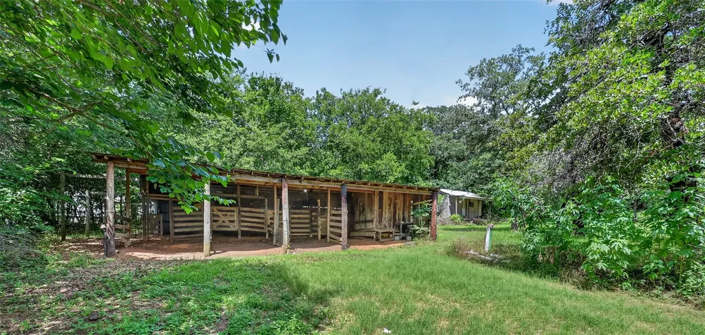 1300 Shannon Drive Cleburne TX 76031
