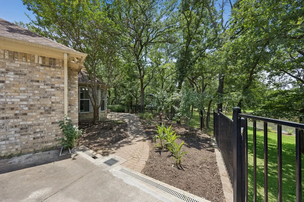 939 Garnet Cove Oak Point TX 75068