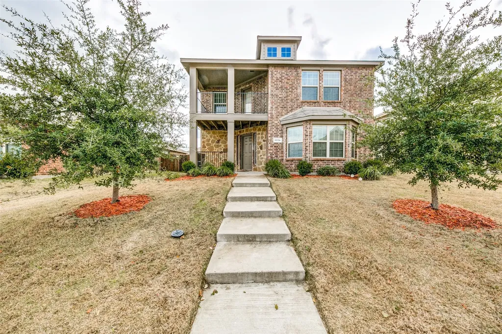 1774 Pioneer Way Lancaster TX 75146