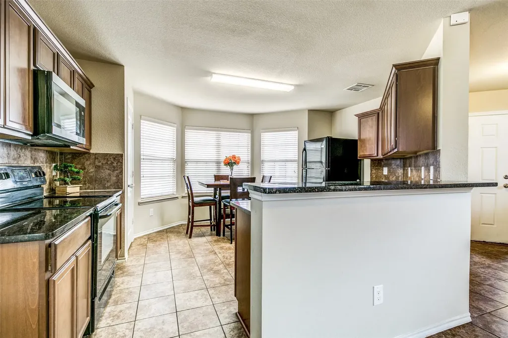 1774 Pioneer Way Lancaster TX 75146