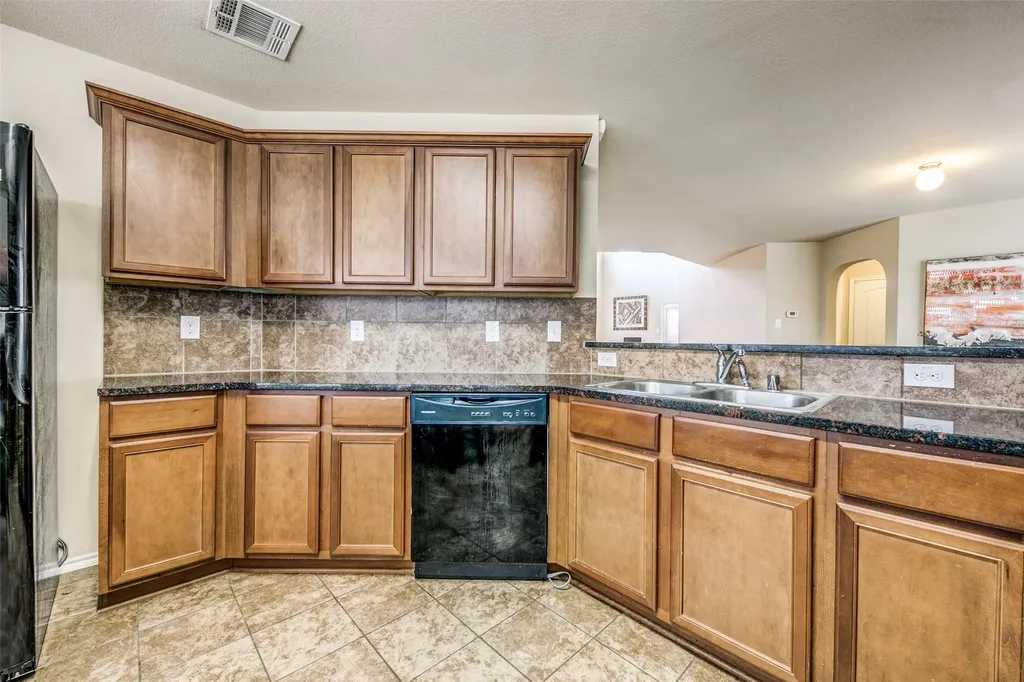 1774 Pioneer Way Lancaster TX 75146