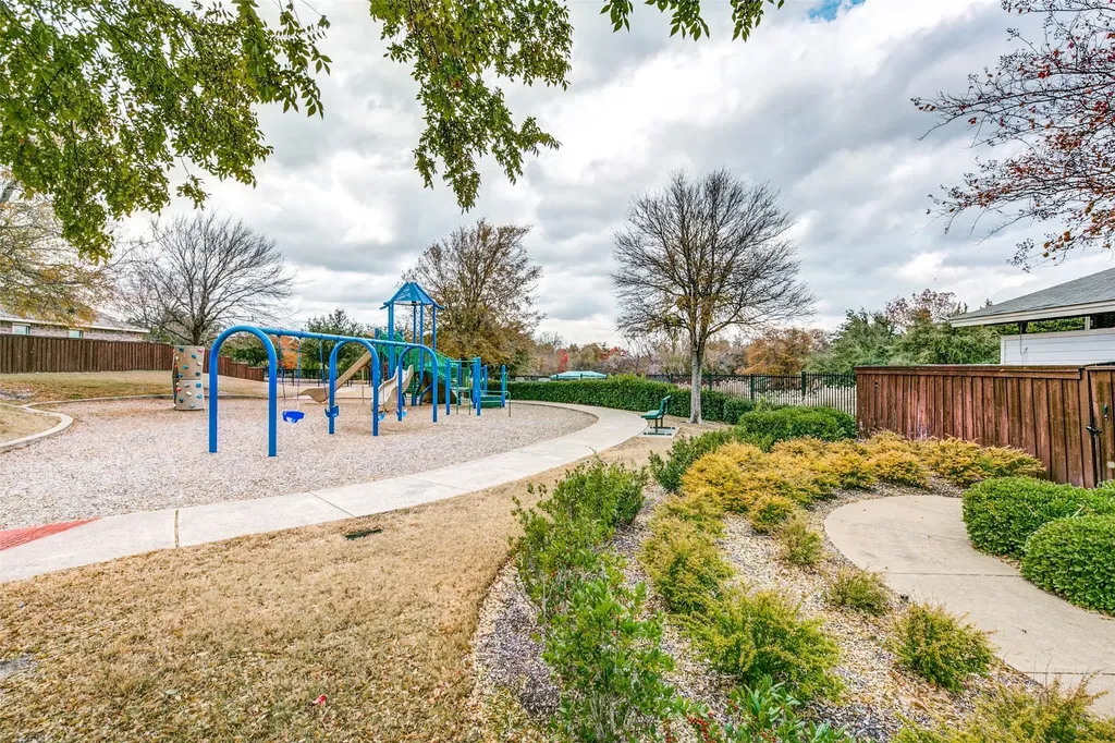 1774 Pioneer Way Lancaster TX 75146