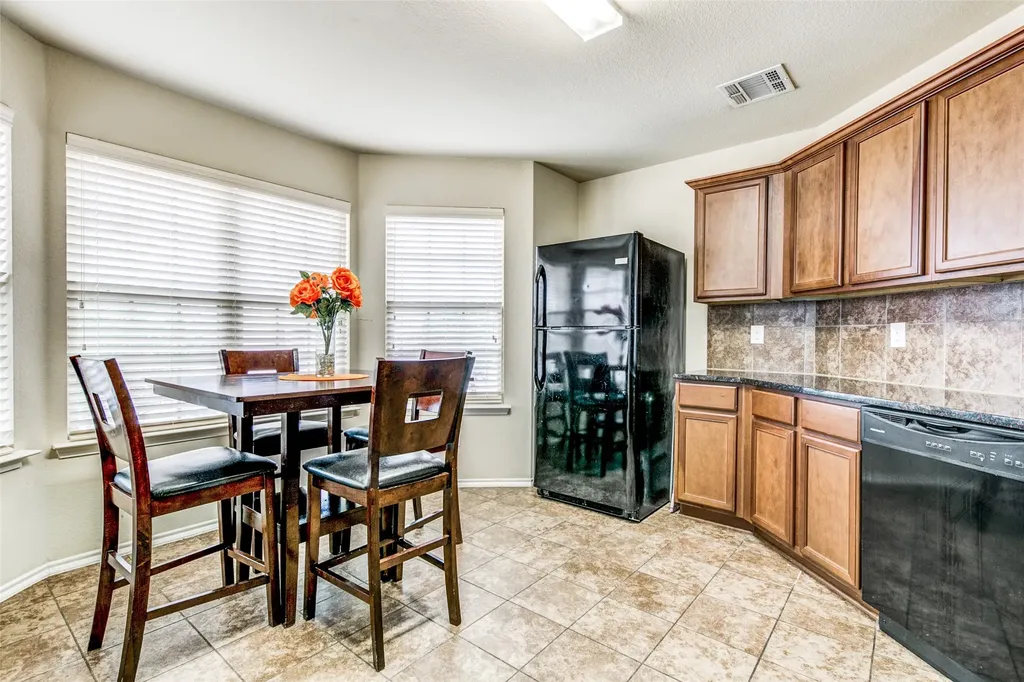 1774 Pioneer Way Lancaster TX 75146