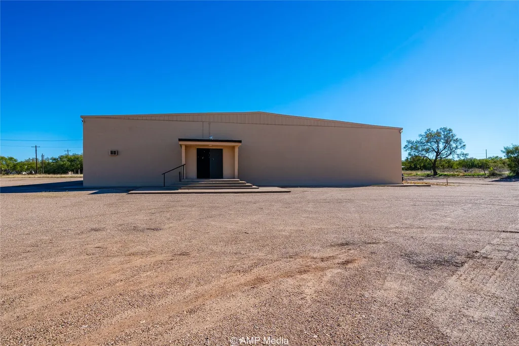 1183 W Mcharg Street Stamford TX 79553