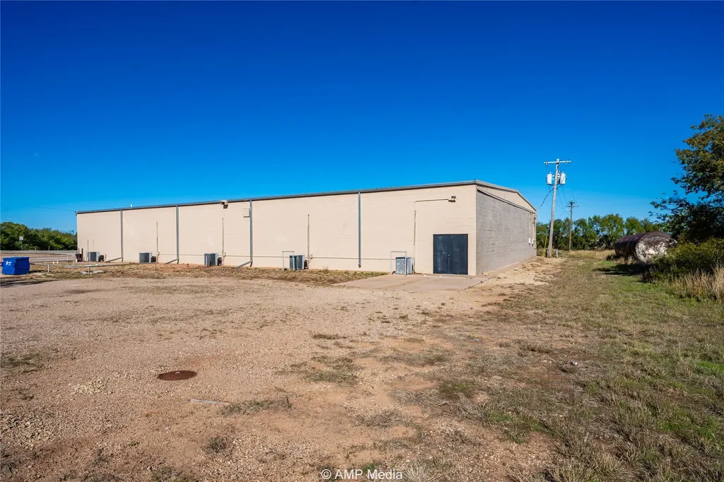 1183 W Mcharg Street Stamford TX 79553