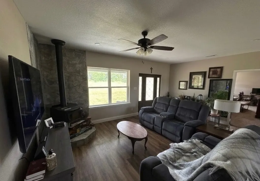 1449 County Road 4131 Cumby TX 75433